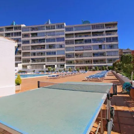 Sleeps 3 With Pool Air Con And Wifi *