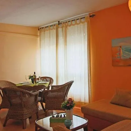 Sleeps 3 With Pool Air Con And Wifi Appartement Calp